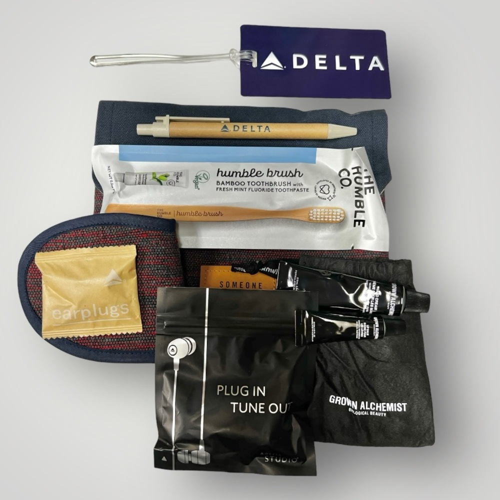 Delta Air Lines Unisex AMENITY KIT First Class DELTA ONE W/ Luggage Tag